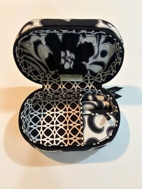 Vera Bradley | Night & Day Black & White Quilted Zippered Travel Jewelry Case